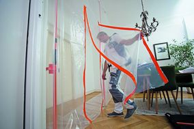 HEYLO: Staubschutzwand schottet Arbeitsbereiche ab