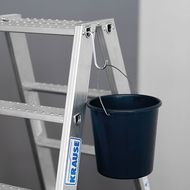 Effektiveres Arbeiten auf der Leiter: Eimerhaken bringt Arbeitserleichterung 