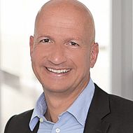 Neuer Auftritt_ International und traditionell