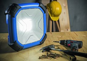 AS - Schwabe: LED-Arbeitsleuchte reduziert störende Schattenbildung