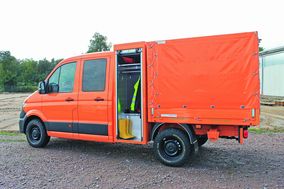 Schoon: Praktische Pritsche mit Werkzeug- und Gerätekasten