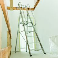 Günzburger Steigtechnik: Plattformleitern für Profis auf der Baustelle