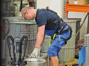 Rückenfreundlich Heben: Exoskelette als Unterstützung