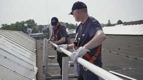 Carlisle: »Guard«-Seitenschutz - ein selbsttragendes Geländersystem