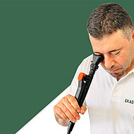 Schonende Augensp&uuml;lung mit &raquo;Aqua Push&laquo; 