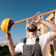 BG BAU: Strahlendes Bauwetter - Freund und Feind zugleich