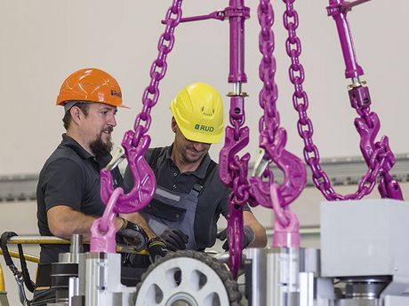 Hochfester Stahl spart seit zehn Jahren Gewicht und sichert schwerere Lasten