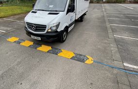 BRADY: Kabelbrücke »Seton« als Überfahrschutz