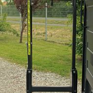 Schoon Fahrzeugsysteme & Metalltechnik: Stampferlift als Hebehilfe und Ladungssicherung