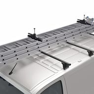 Leitern sicher auf Fahrzeugen transportieren