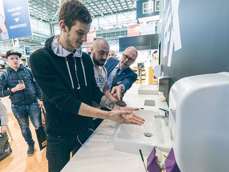 Sonne, Staub & Co_  Hautschutz soll  zur Männersache  werden