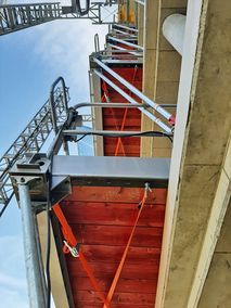 Böcker: Transportbühne mit optimaler Gebäudeanbindung