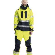 Drei Lagen für Warnschutz und gegen Kälte, Wind und Regen