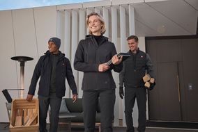  Smarte Workwear mit Komfort-Knopf: Wärme an, Kälte aus