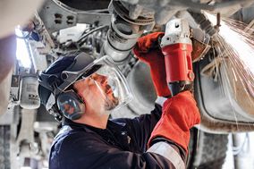 JSP Safety: Hochmoderne Schutzhelmlösungen und eine neue Einwegmaske