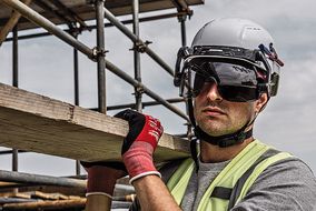 Portfolio um Kopfschutz erweitert