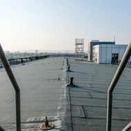 SIFATEC: Individuelle Gerüstlösung bei Dachsanierung in Karlsruhe