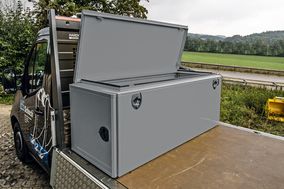 HS-Schoch: »Praxistrio« für die Ladungssicherung auf der Pritsche