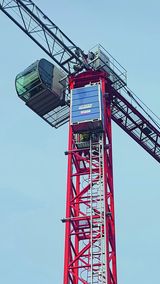 Geda Dechentreiter: Kranführeraufzug tritt Reise auf »die grüne Insel« an