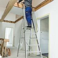 BG Bau fördert Kauf der weiterentwickelten Baustellen-Leiter