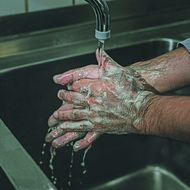 SC Johnson Professional: Kraftvoller Schaum- handreiniger für die Industrie