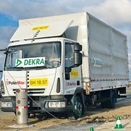 POLLERMAX/ISCHEBECK: Anschlagschutz-Pollersystem beweist seine Praxistauglichkeit im Crashtest