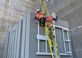 Leiter mit integrierter Absturzsicherung