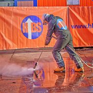 DEHN + SÖHNE: Effektiver Schutz bei der Arbeit mit Hochdruckwasserstrahlern