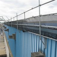 Hohe Flexibilität  durch neue schwenkbare  Industriekonsole