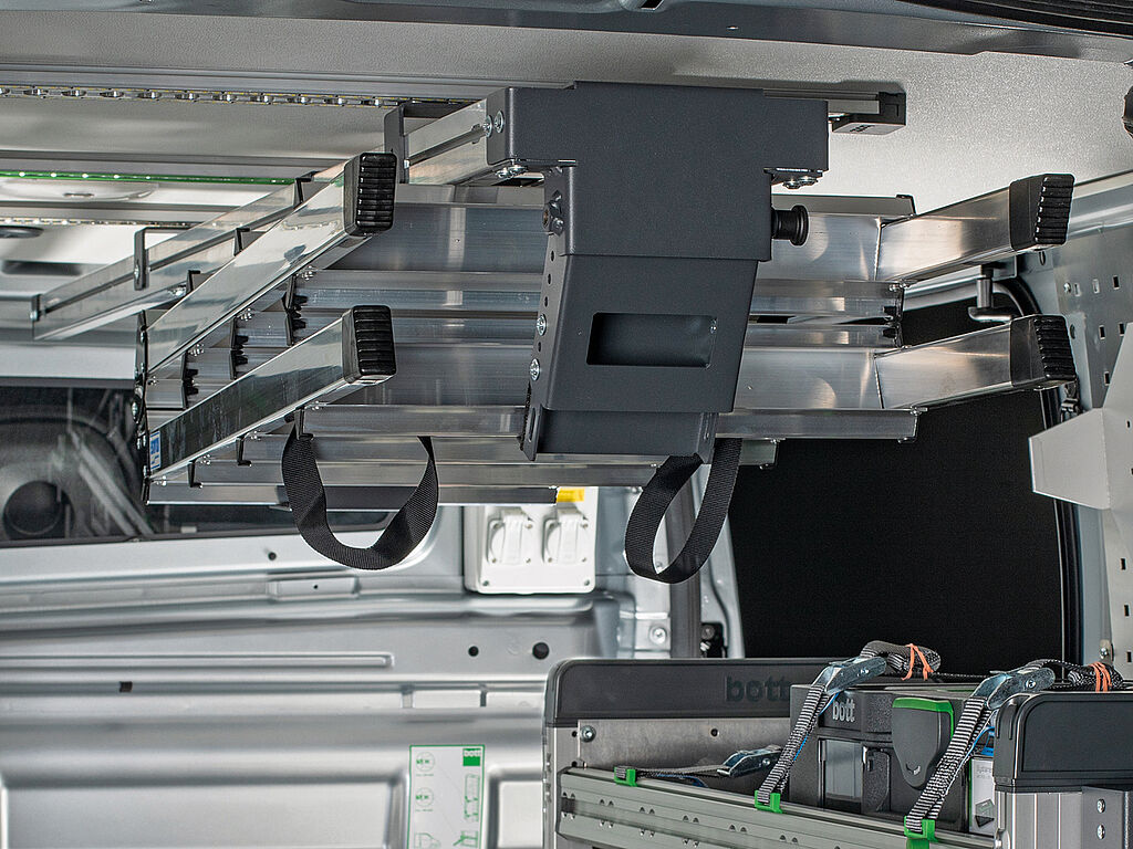 Leitern ergonomisch im Laderaum sichern